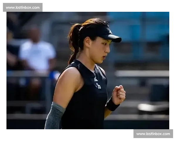 温网激战！王欣瑜强势晋级，下轮 CCTV5 直播，一起为中国金花助威！