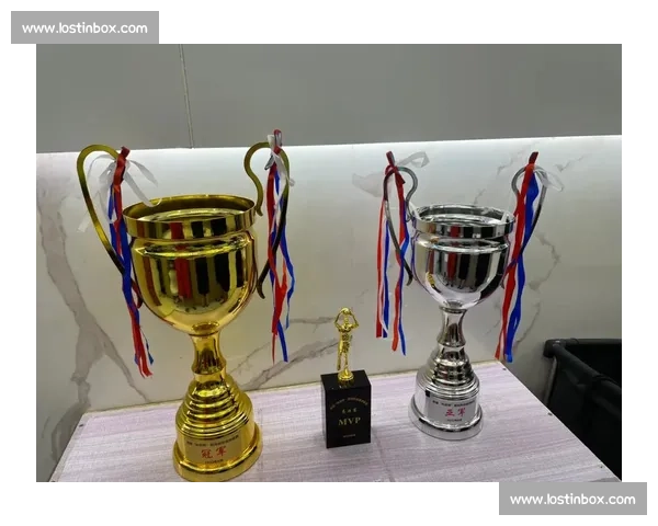 J联赛冠军奖杯,不仅仅是荣誉,更是对未来的承诺! J联赛冠军奖杯,不仅仅是荣誉,更是对未来的承诺!