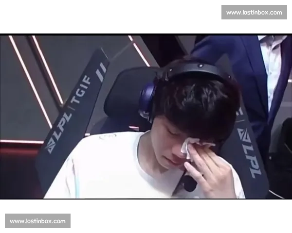 LOL全球总决赛落幕，冠军荣耀背后藏着多少汗水